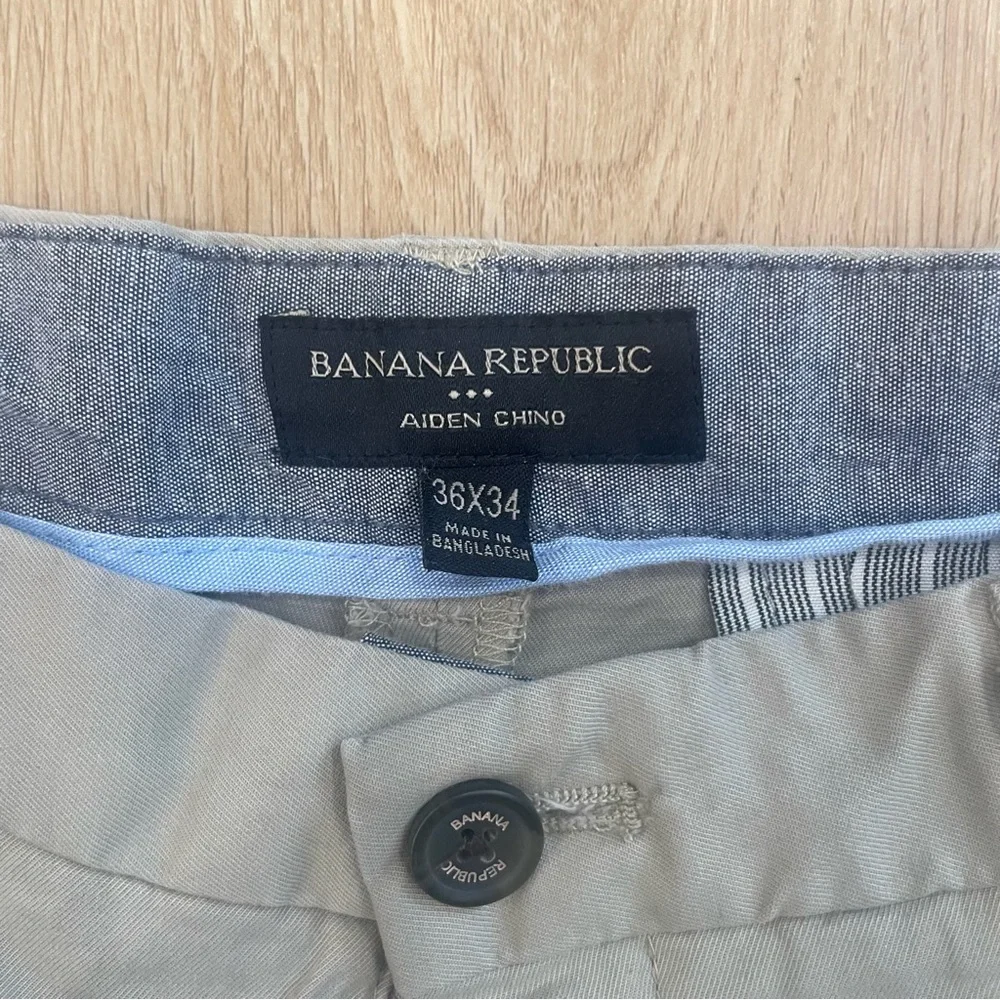 Banana Republic Men's Khaki Aiden Straight Chino Pants 36x34 Classic Preppy